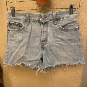 LEVI’S Light Blue Premium Wedgie Buttoned Fly Raw Hem Jean Shorts Size 26